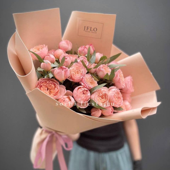 Букет из 9 кустовых роз Джульетта в Сириусе