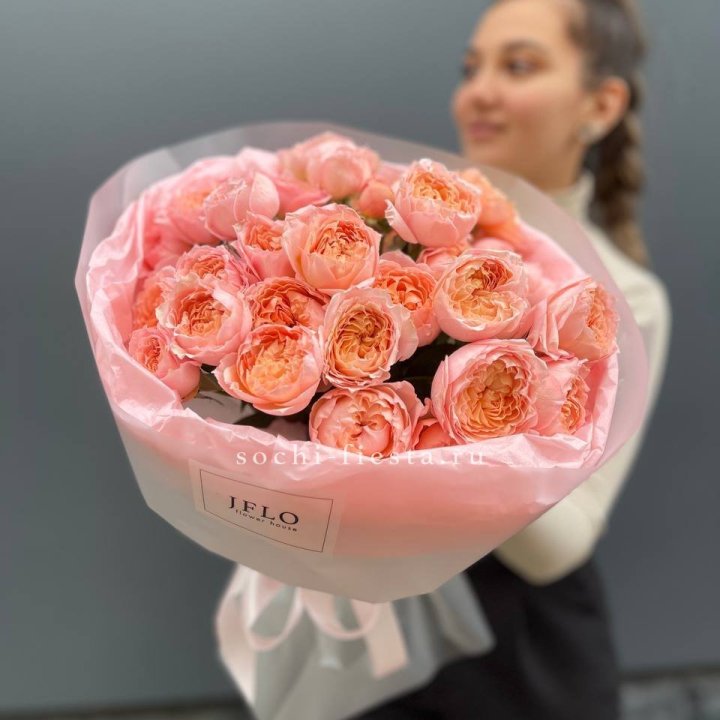 Букет из пионовидных роз Джульетта в Сириусе