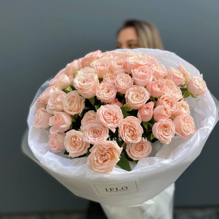 Букет кустовых роз Бомбастик в Нижнем Новгороде