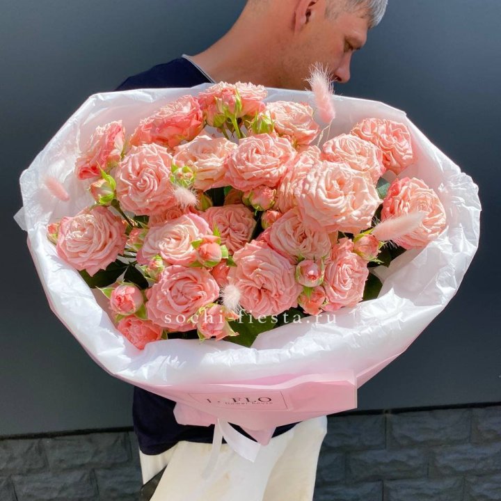 Пионовидные розы Мадам Бомбастик в Нижнем Новгороде