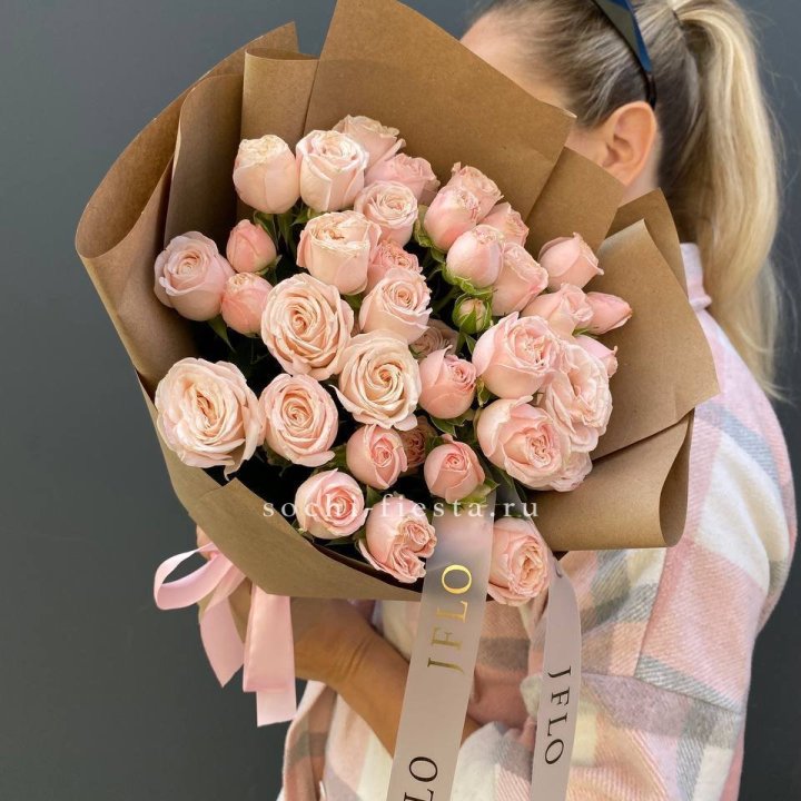 Кустовые розы Бомбастик в крафте в Нижнем Новгороде