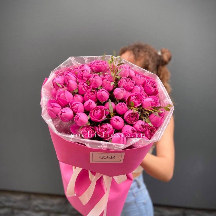 Кустовые розы букет Мисти Баблс в Сириусе