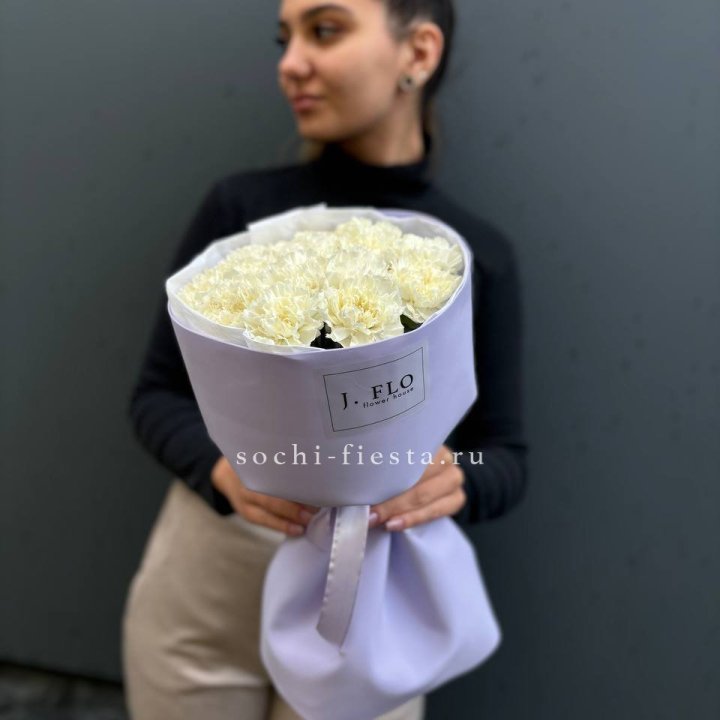 Букет белых диантусов в Сириусе