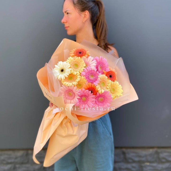 Букет разноцветных гербер в Сириусе