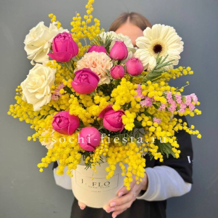 Цветы в боксе "Слобода" в Сириусе