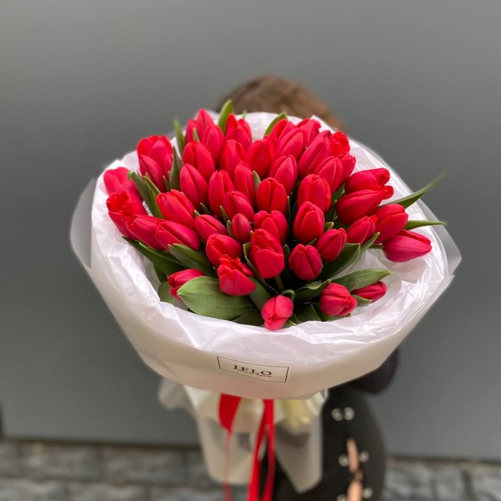 51 тюльпан "Любовь" в Сириусе