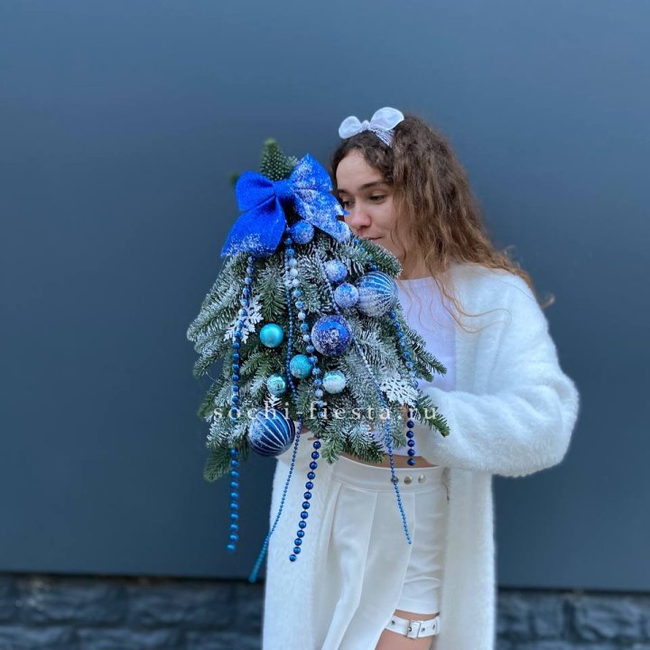 Новогодняя елочка "Блю" в Сириусе