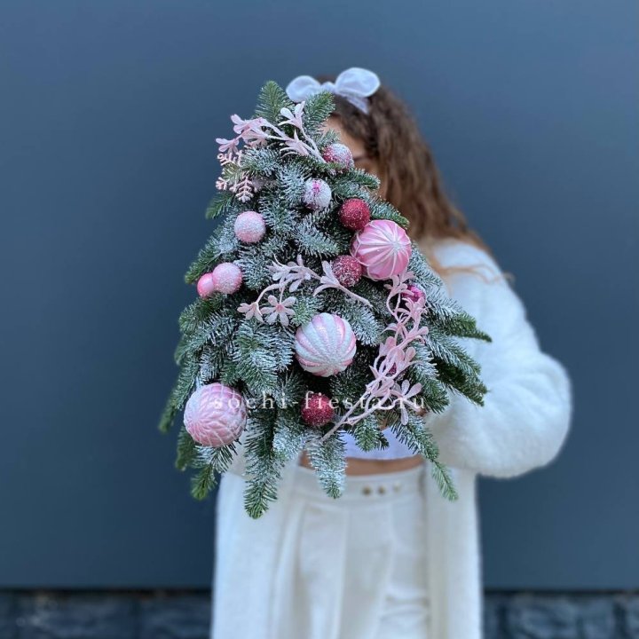 Новогодняя елочка "Розе" в Сириусе