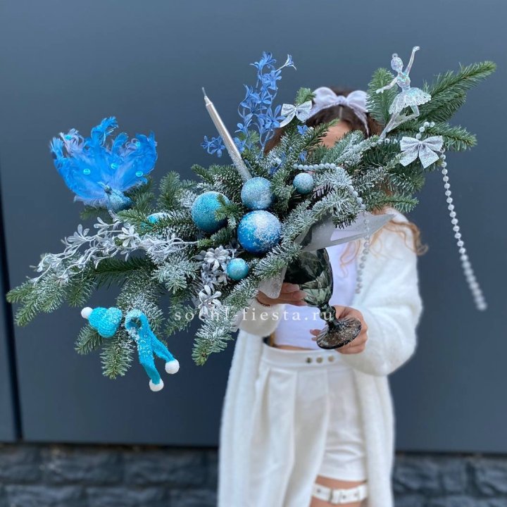 Композиция в бокале голубая в Сириусе