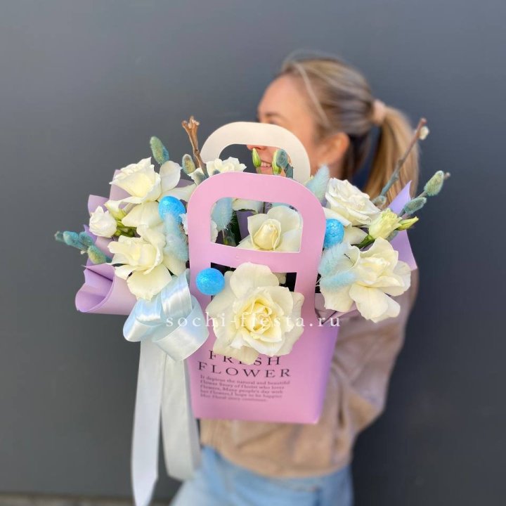 Цветочная сумочка "Пасхальная композиция" в Сириусе