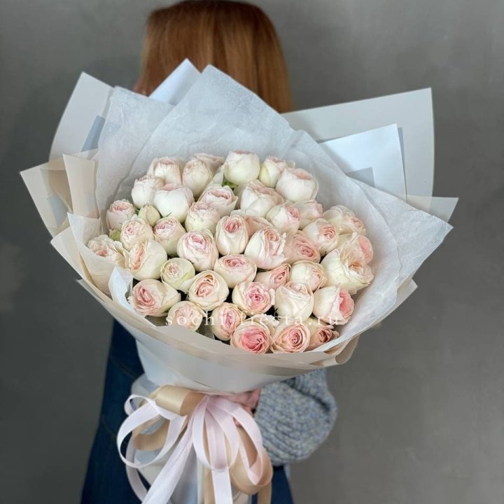 Букет пионовидных роз Пур лав в Сириусе