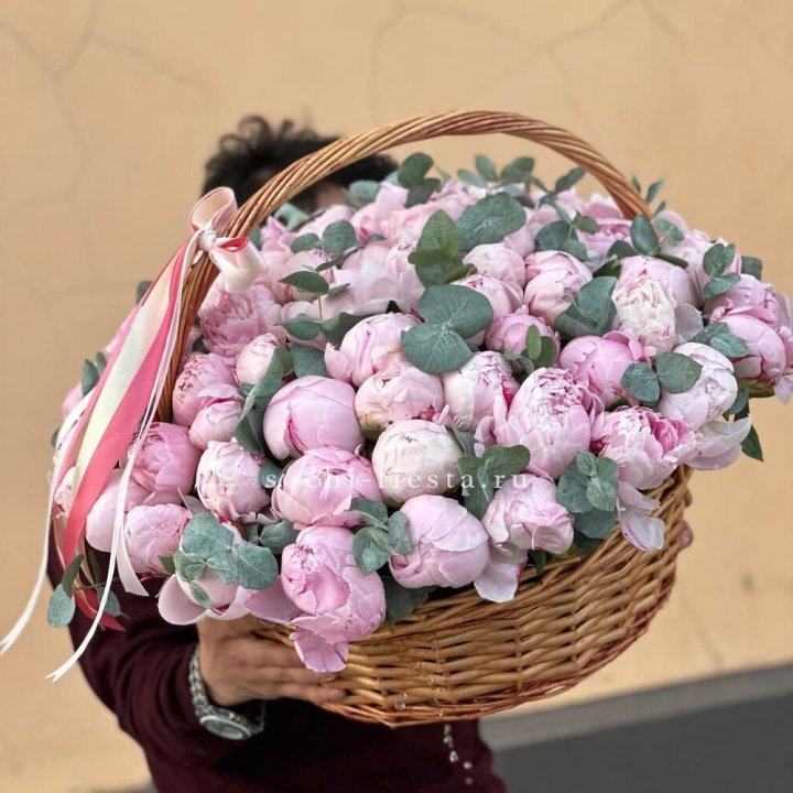 Корзина пионов "75" в Сириусе