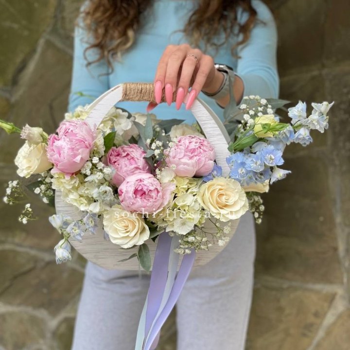 Ящик с пионами в Нижнем Новгороде