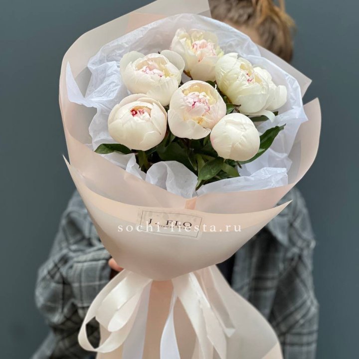 Букет белых пионов в Нижнем Новгороде