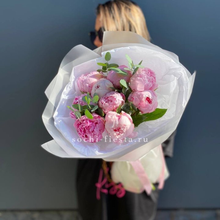 9 пионов с эвкалиптом в Нижнем Новгороде