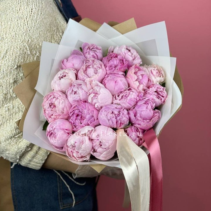 Букет из 21 пионов в Сириусе