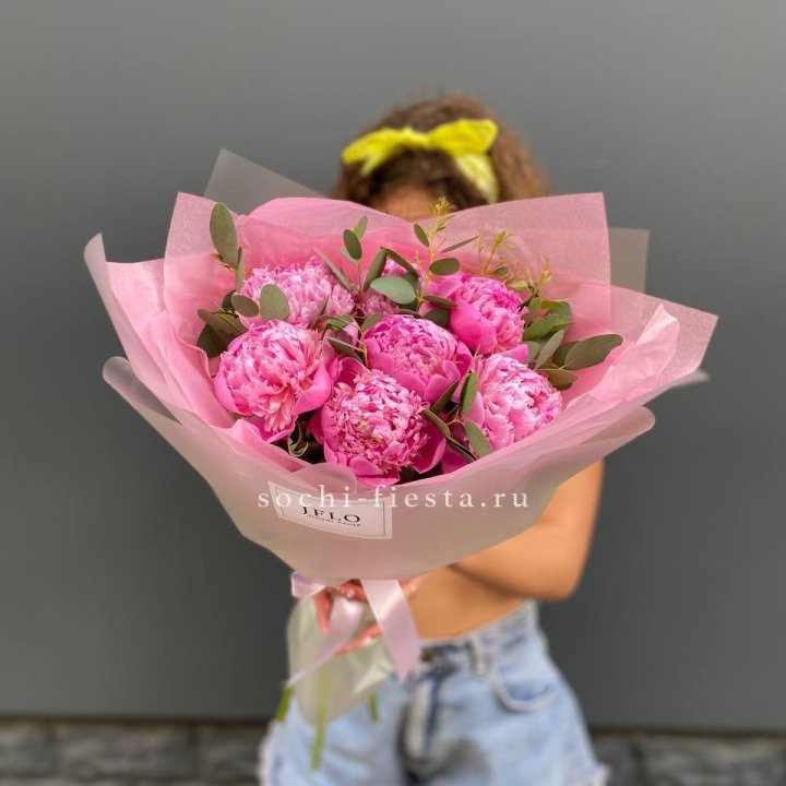 7 ярких пионов в оформлении в Сириусе