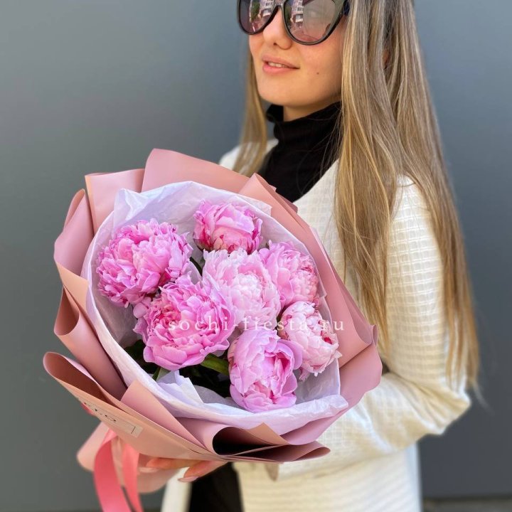 7 пионов в оформлении в Сириусе