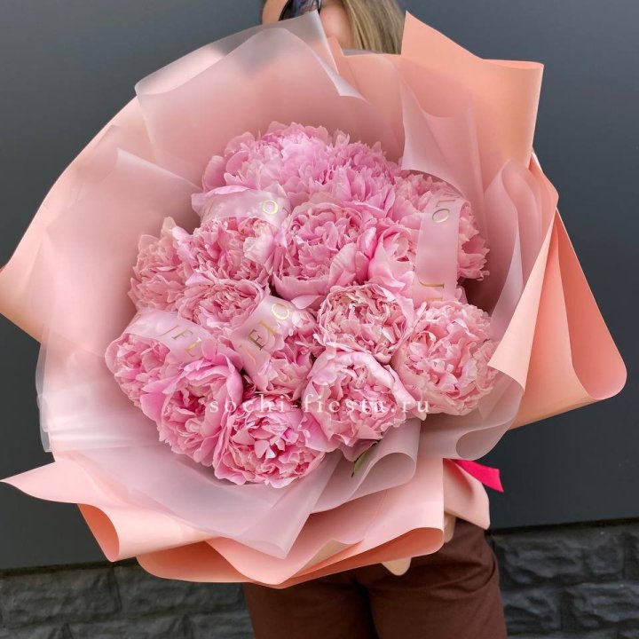 15 пионов "Монинг" в Нижнем Новгороде