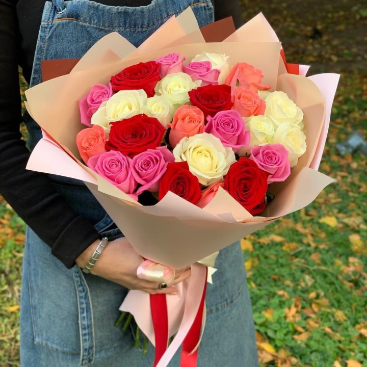 25 роз "Карусель" в Нижнем Новгороде