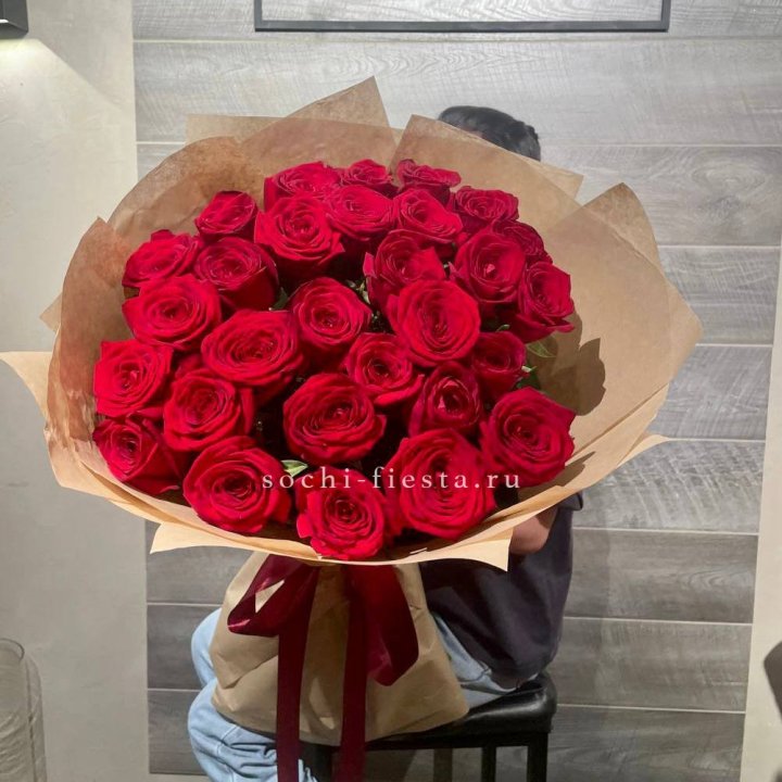 37 красных роз в крафте в Нижнем Новгороде