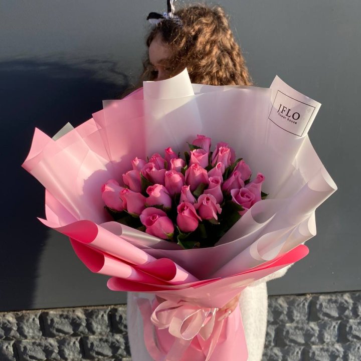 25 розовых роз "Опала" с доставкой в Сириусе