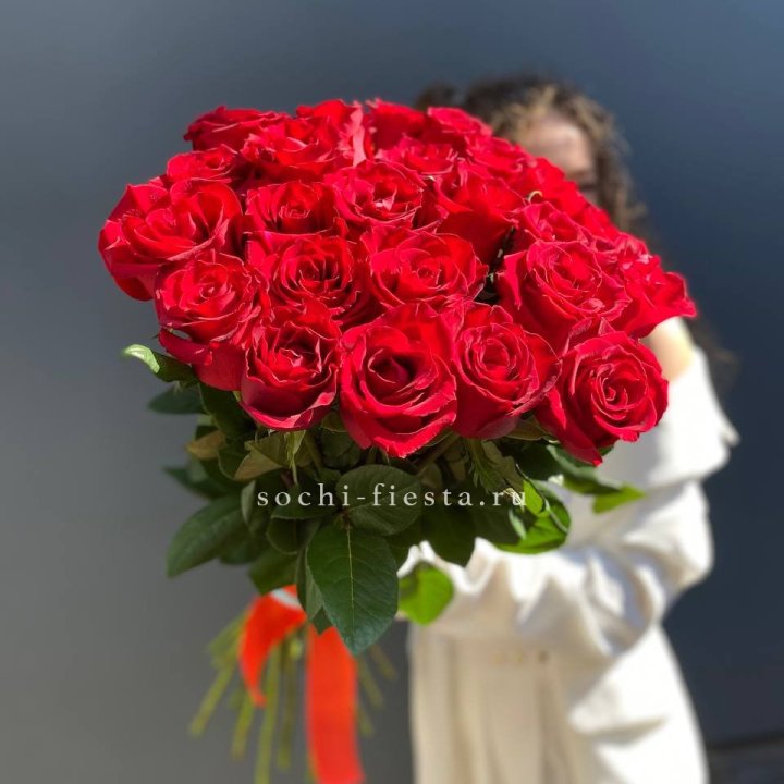 25 высоких красных роз в Нижнем Новгороде