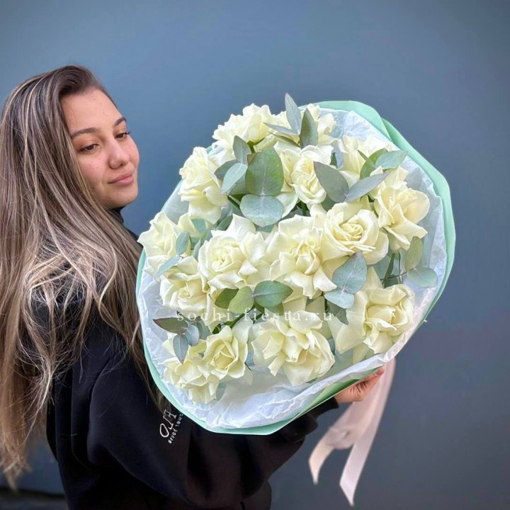 15 Белых французских роз "Ноте бьянка" в Сириусе