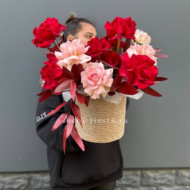 15 Французских роз в джутовом кашпо в Сириусе