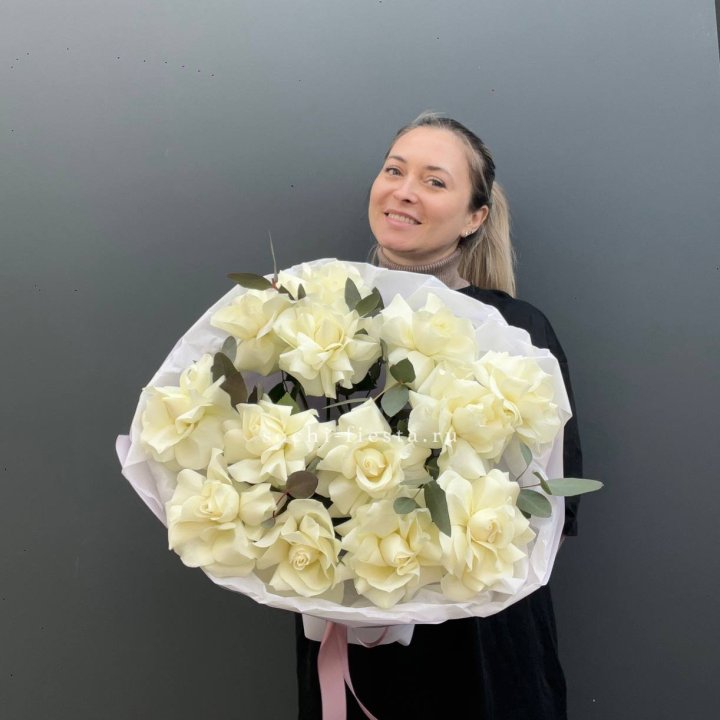 13 Белых французских роз Облако в Сириусе