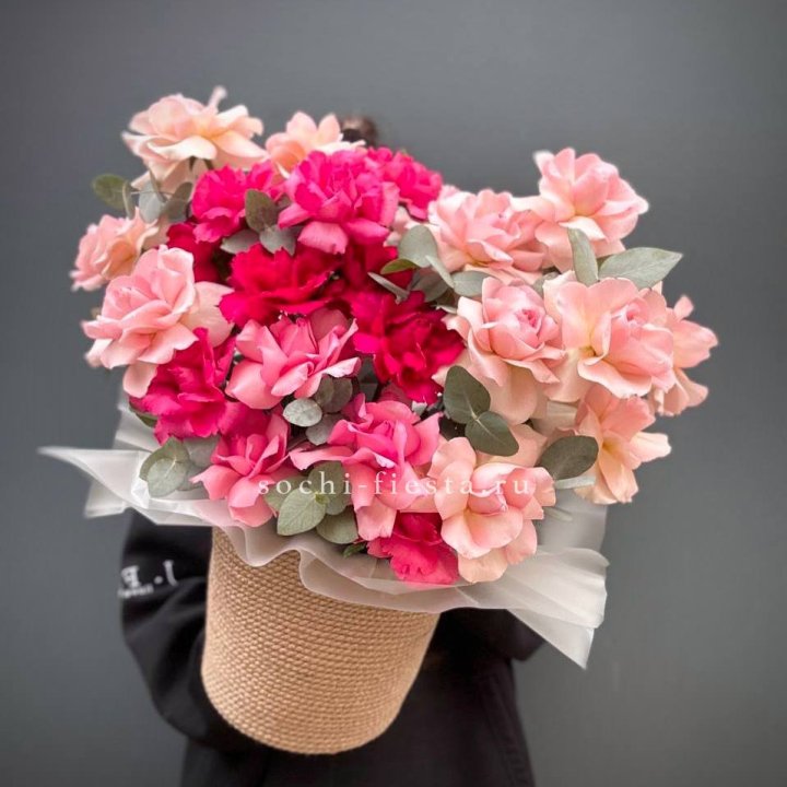 23 Французские розы Микс в боксе в Сириусе