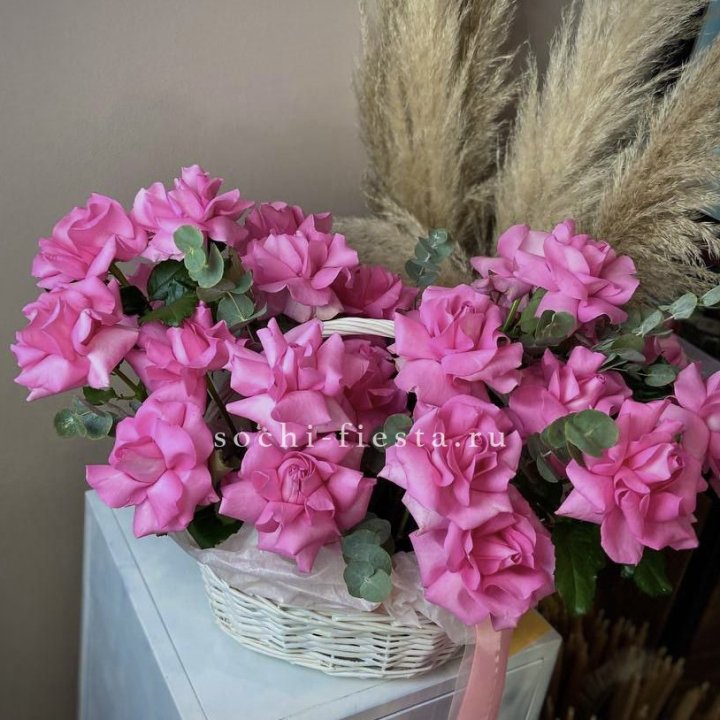 25 роз в цветочной корзине Пинк в Сириусе