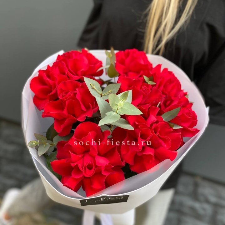 9 Красных французских роз с доставкой в Сириусе