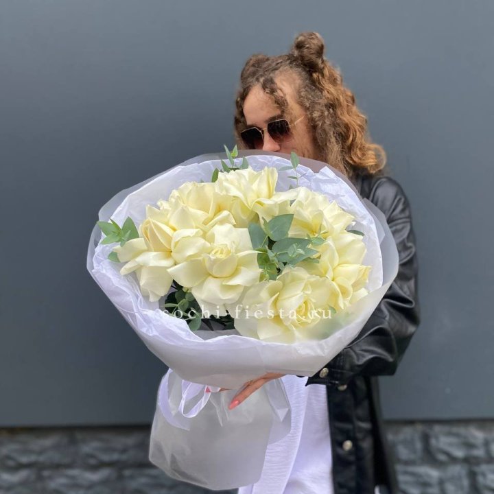 7 Белых французских роз  в Нижнем Новгороде