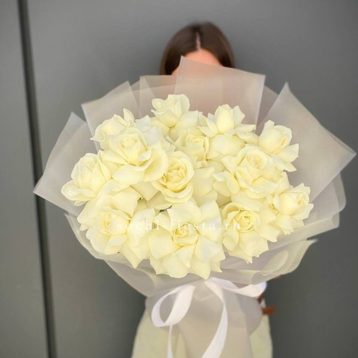 13 белых роз в Сириусе