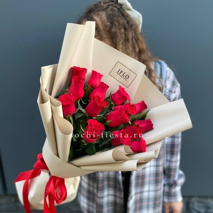 15 красных роз в Сириусе