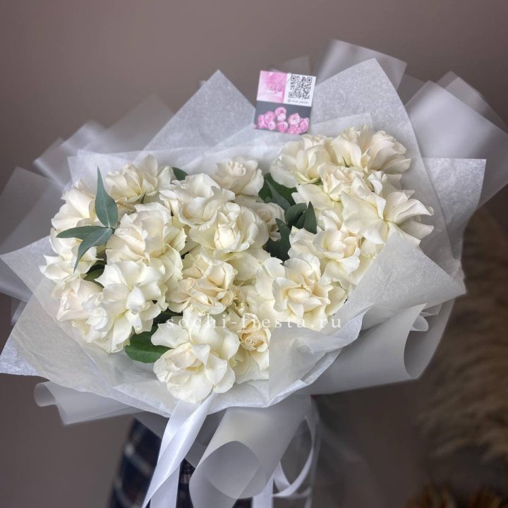 21 французских роз с эвкалиптом в Нижнем Новгороде