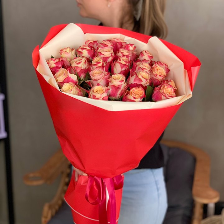 Букет роз Chapeau в Нижнем Новгороде