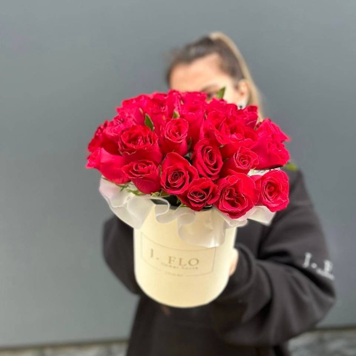 27 кенийских роз в боксе в Сириусе