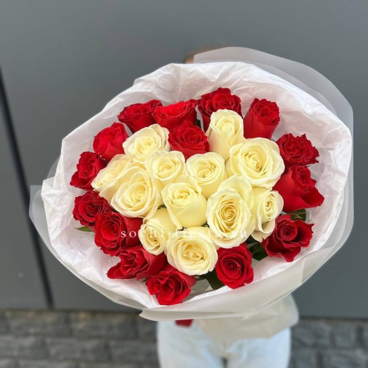 27 роз микс в Сириусе