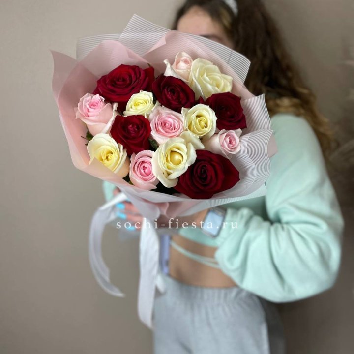 15 роз "Карусель" в Нижнем Новгороде