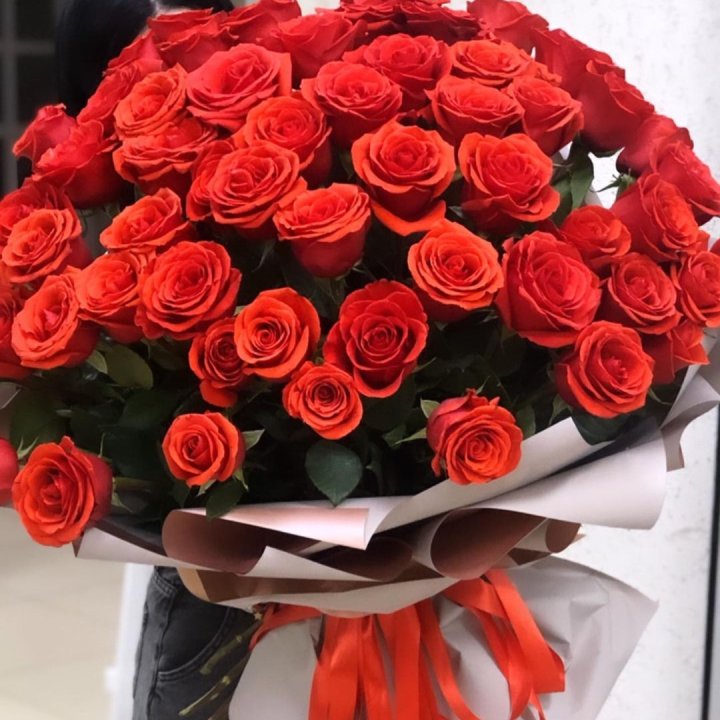 Букет высоких эквадорских роз  в Сириусе