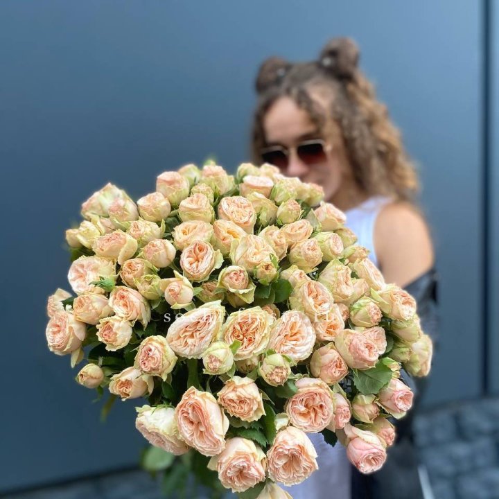 25 пионовидных роз в Нижнем Новгороде