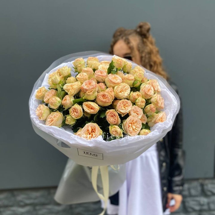 15 пионовидных роз в Нижнем Новгороде