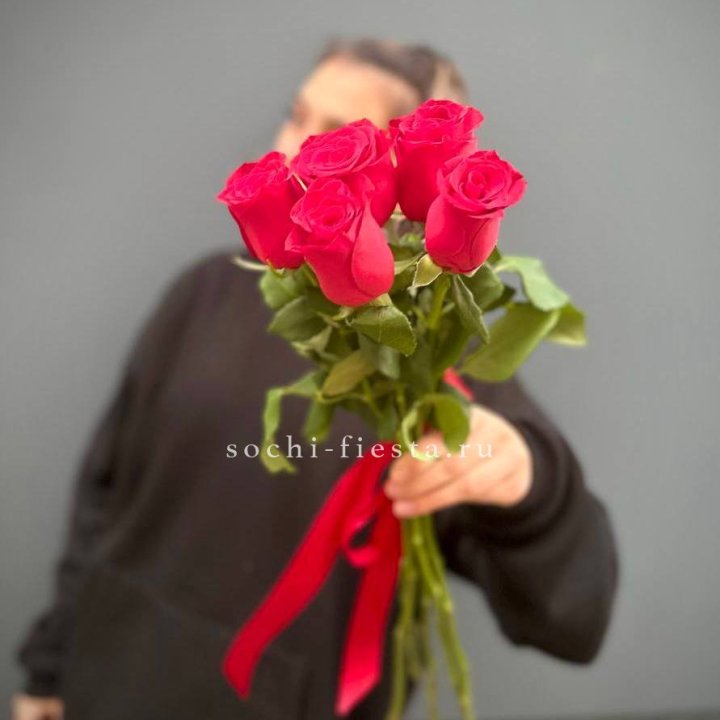 Букет 5 красных роз  в Нижнем Новгороде