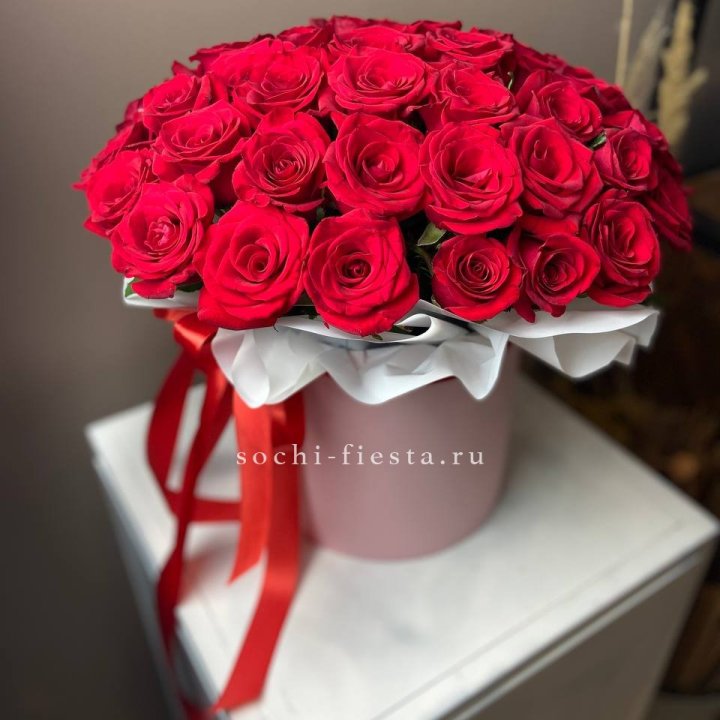 Красные розы 51шт  в коробке в Сириусе