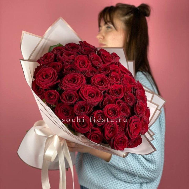 51 красная роза "Лавели" в Сириусе