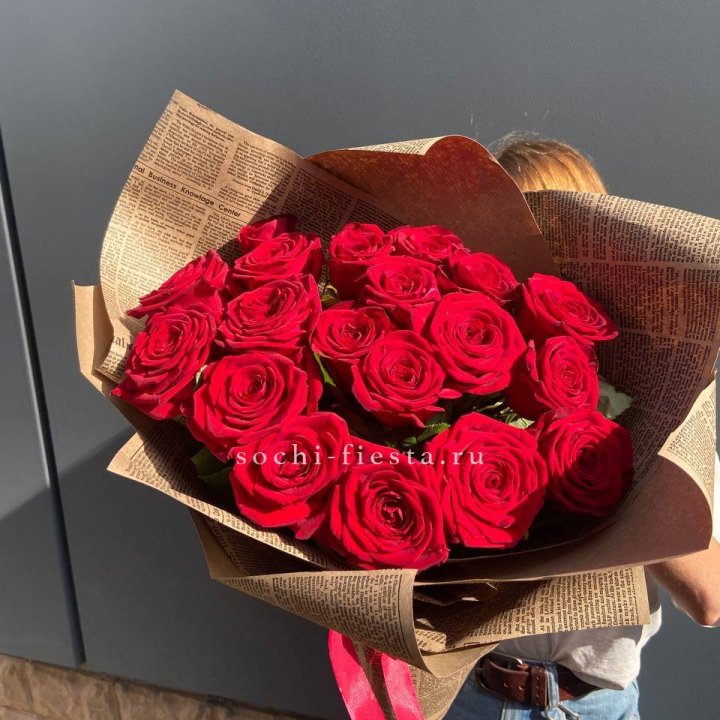 19 красных роз Леди Крафт в Нижнем Новгороде