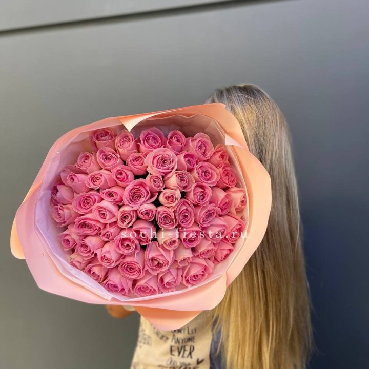 55 розовых роз с доставкой в Нижнем Новгороде
