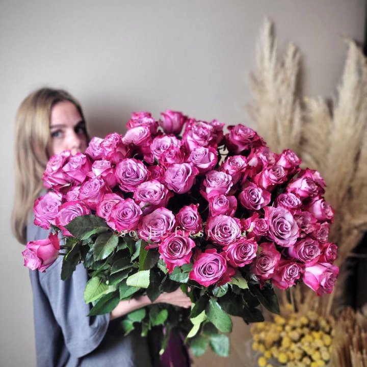 Охапка высоких роз Деп перпел в Нижнем Новгороде